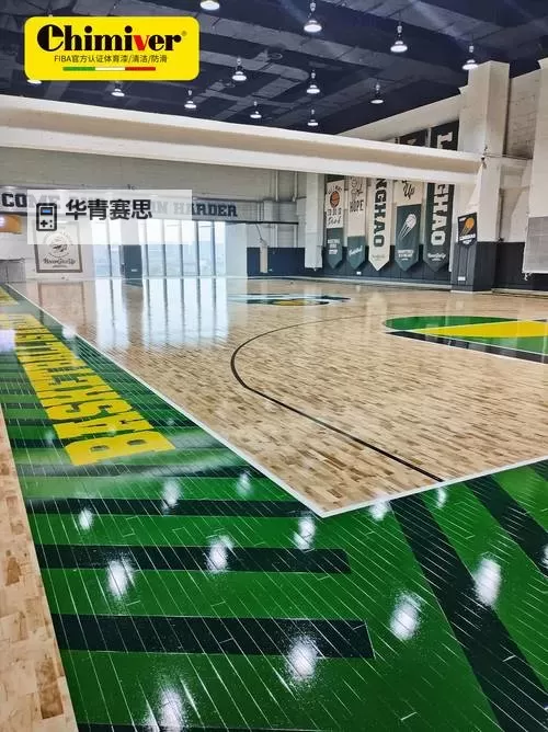 在体育室地板上C:运动员的专属空间解析图1