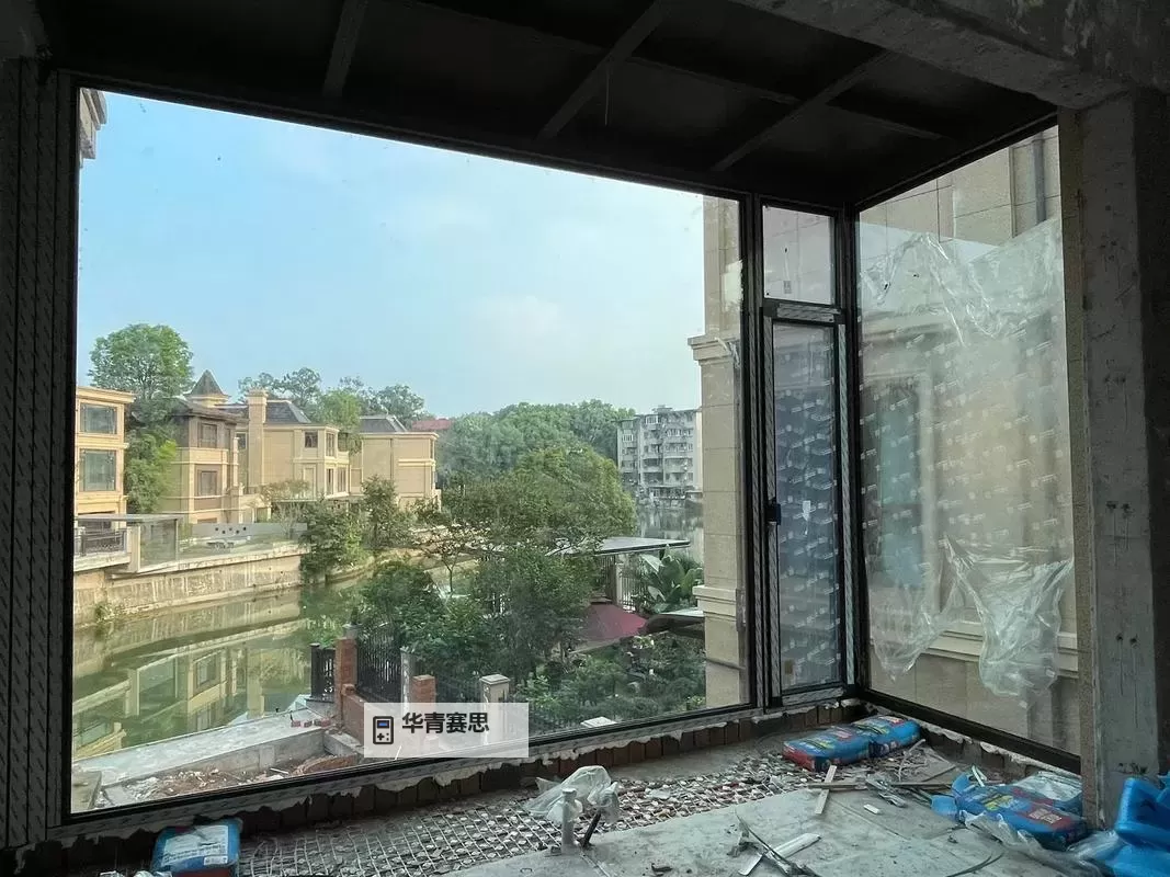 在落地玻璃窗前做视频:打造优质居家拍摄体验图1