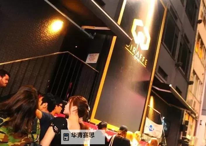 探索日本免费午夜文化:夜色中的免费娱乐与体验图1