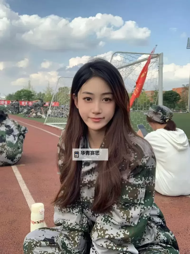 近日火爆网络!军训美女跳舞引热议图1