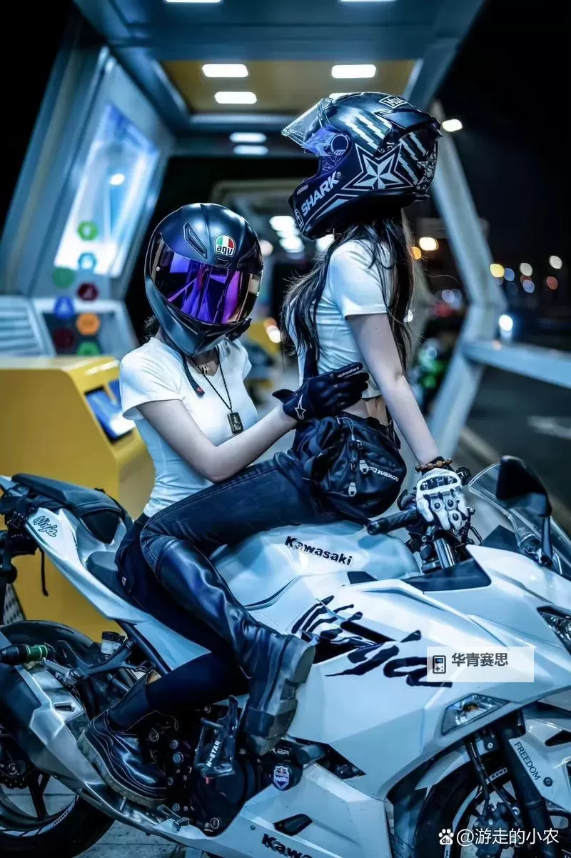 在摩托车上要了你：那夜的激情与疾驰的瞬间图1