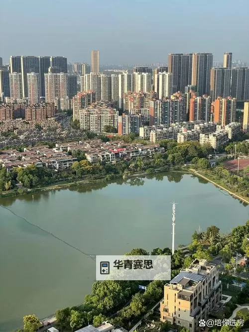 神奇的风景:又大又长又租高湖的壮丽奇观图1