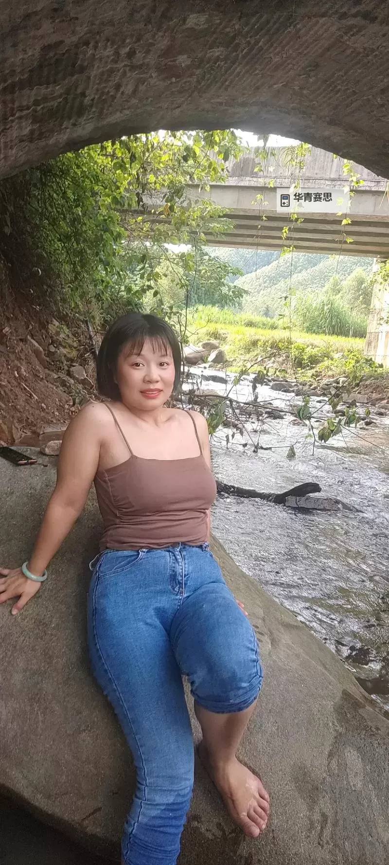 夏日街角的温暖日常:胖女热久久wwww的笑声与成长图1